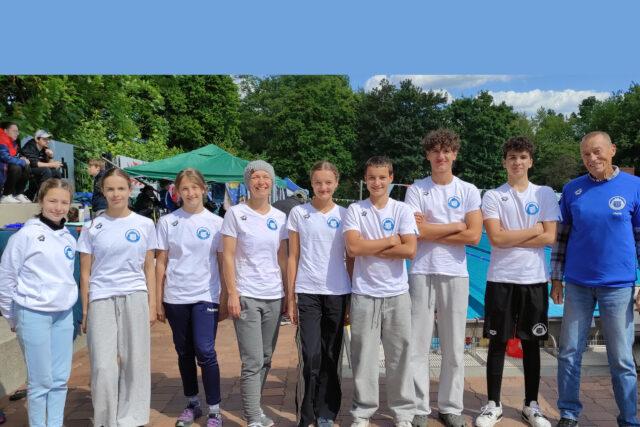 ATSler testen Form im Freibad