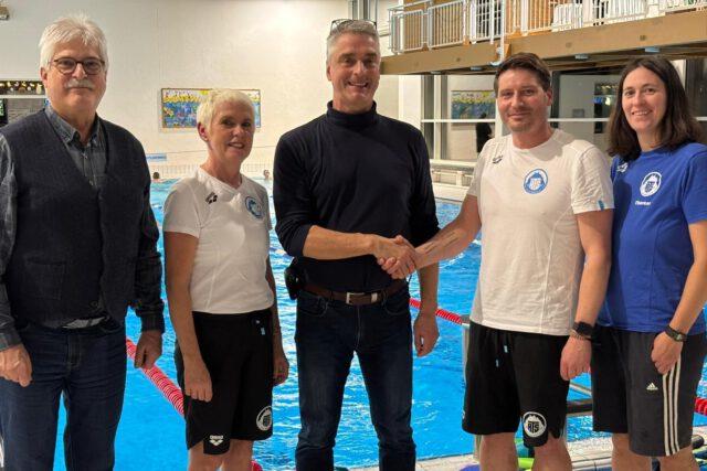 ATS-Schwimmer freuen sich über Spende