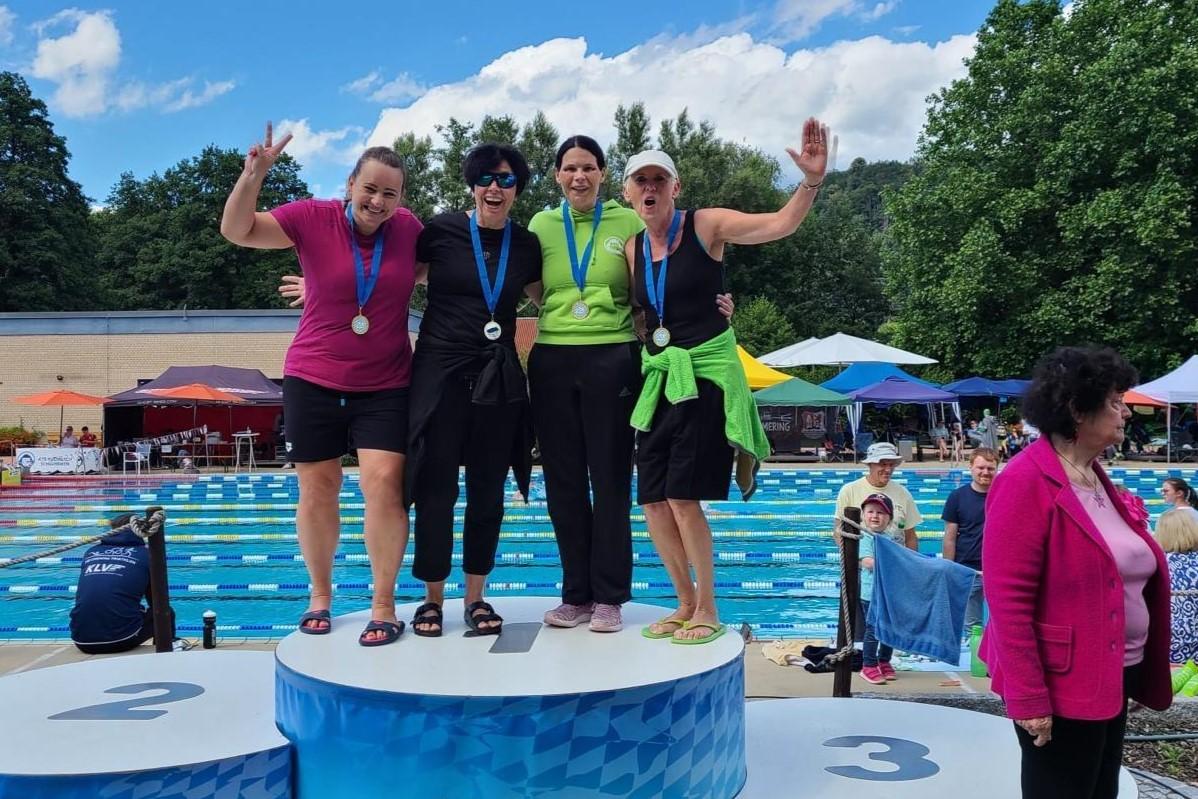 2024-07-14-BMM_Siegerehrung-4x100m-Freistil-AK-